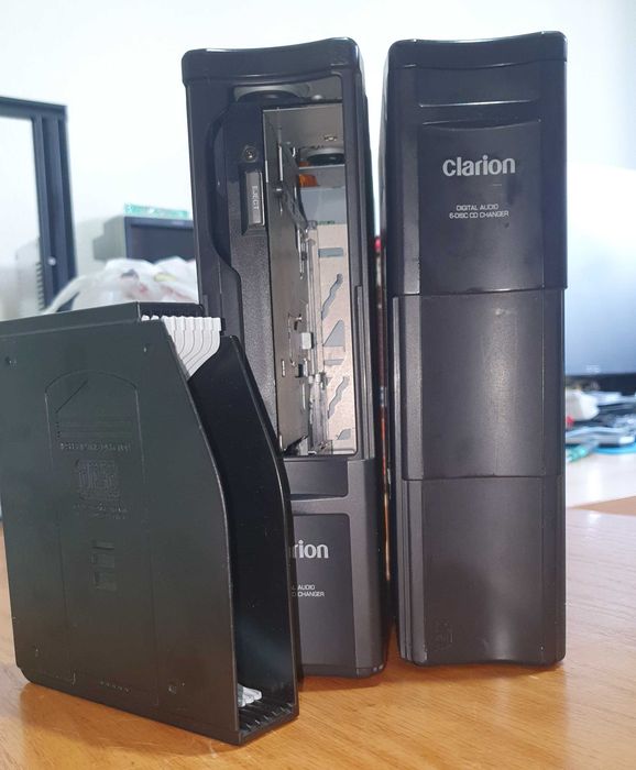 Leitor de 6 cd's Clarion para Peugeot / Citroen