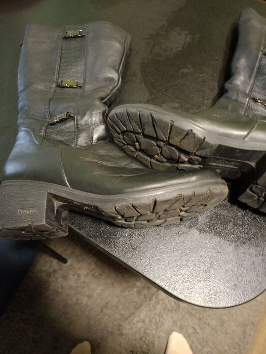 Продам женские сапоги