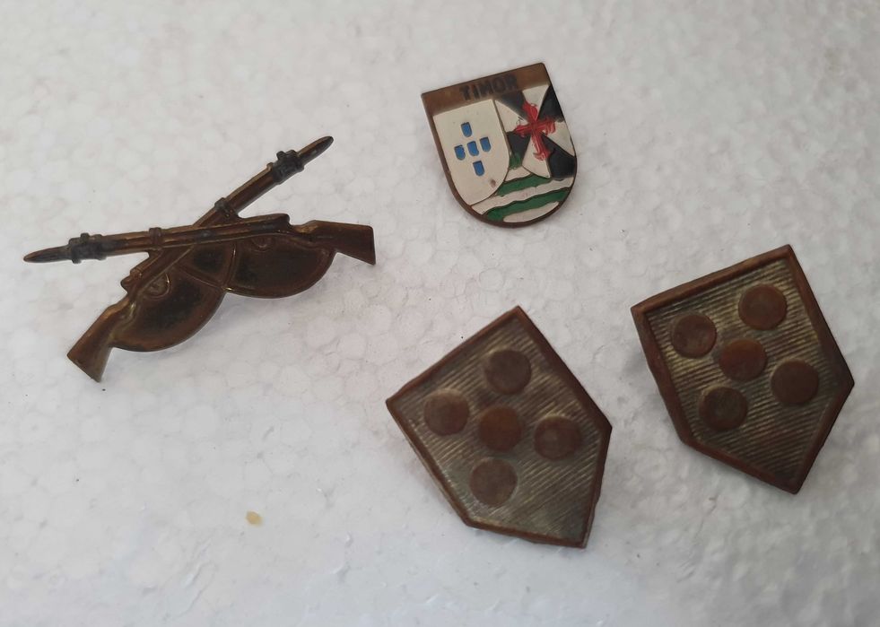 PINs / Crachás / Emblemas / Distintivos antigos - Exército Português