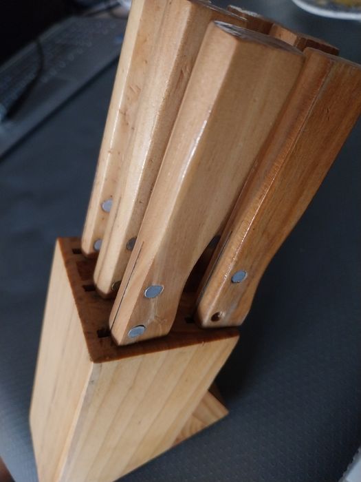 Facas cabo madeira  c/ expositor ( jogo) novas