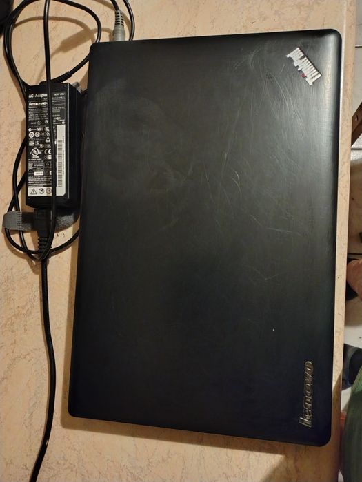 thinkpad E 530 egde   procesor i5 ram 16 giga. Bardzo szybko pracuje  Linux pl