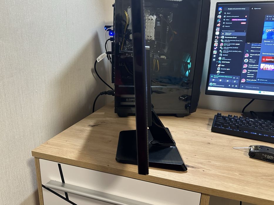 Монитор Lg 19" 60гц з переходником