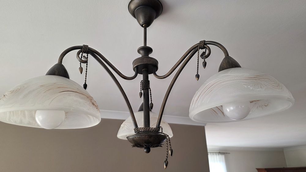 Lampa z trzema ramionami