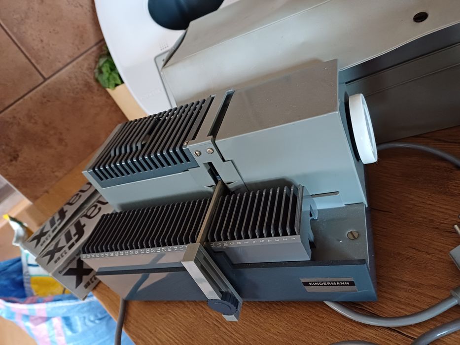 Projektor Kindermann+okienka
