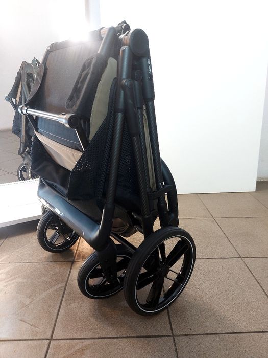 Коляска новинка 2026 року  CARRELLO Extra  від мами  до мами