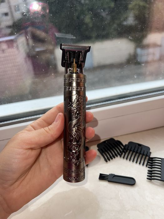 Триммер и 4 насадки.