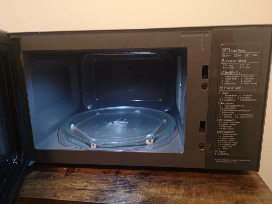 Micro-ondas com Grill LG NeoChef MH6565CPS 1000W 25 Litros Inox