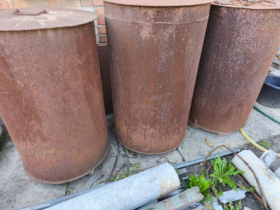 Продам металеві бочки 3шт.