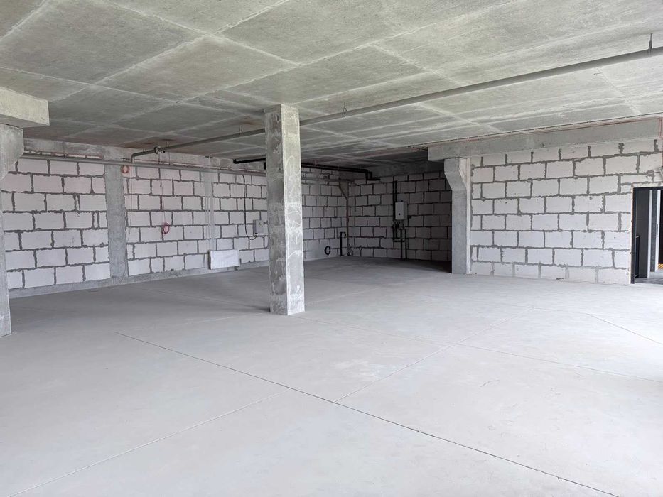 Продаж спеціального приміщення на вул. Січеславська Набережна 53А,