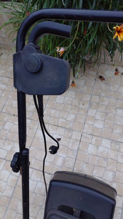 Máquina de cortar relva