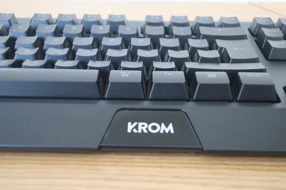 Teclado wireless Krom Kabala com rato e cabos