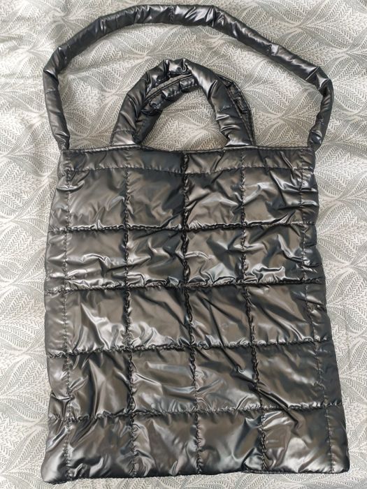 Сумка срібляста.