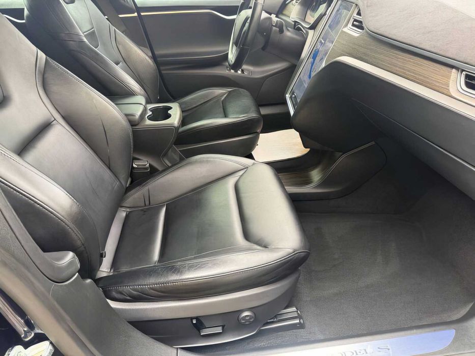 Tesla Model S P85D      2015