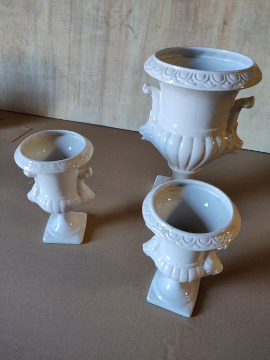 Jarras brancas de faiança de Alcobaça