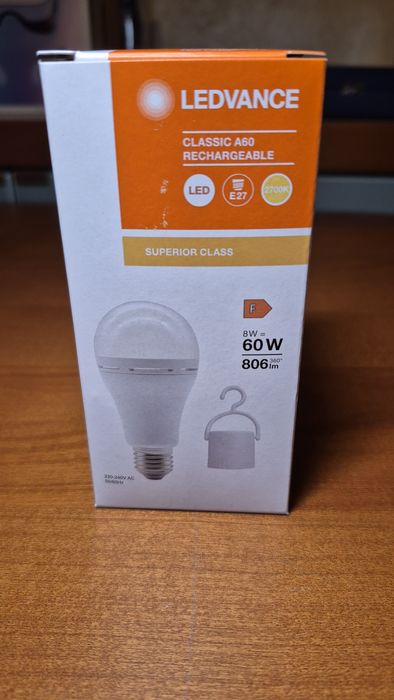 Лампа  LEDVANCE c аккумулятором.A60W. 8W/806 Lm..230V. E27.2700 K.