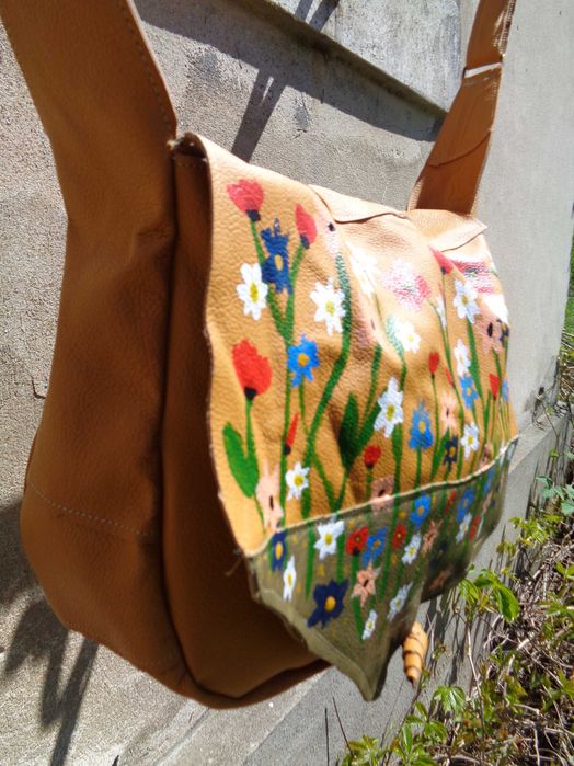Artystyczna torebka skórzana z polnymi kwiatami.  Handmade