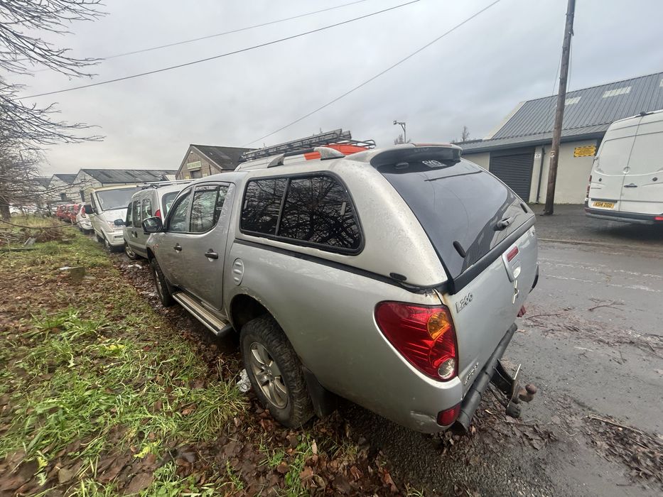 L 200 navara hilux ranger для зсу пікап