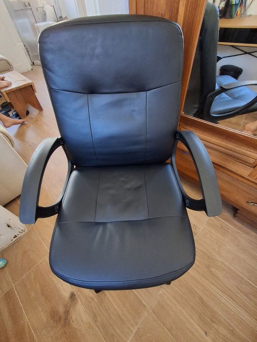Mesa (Escrivaninha) e cadeira