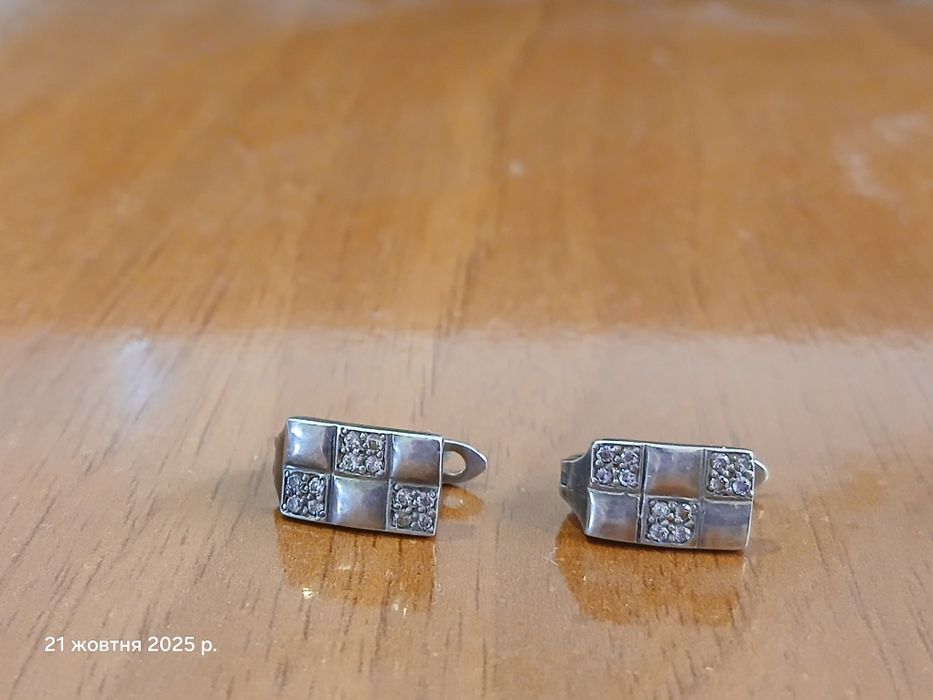 Срібні прикраси,сережки і каблучка