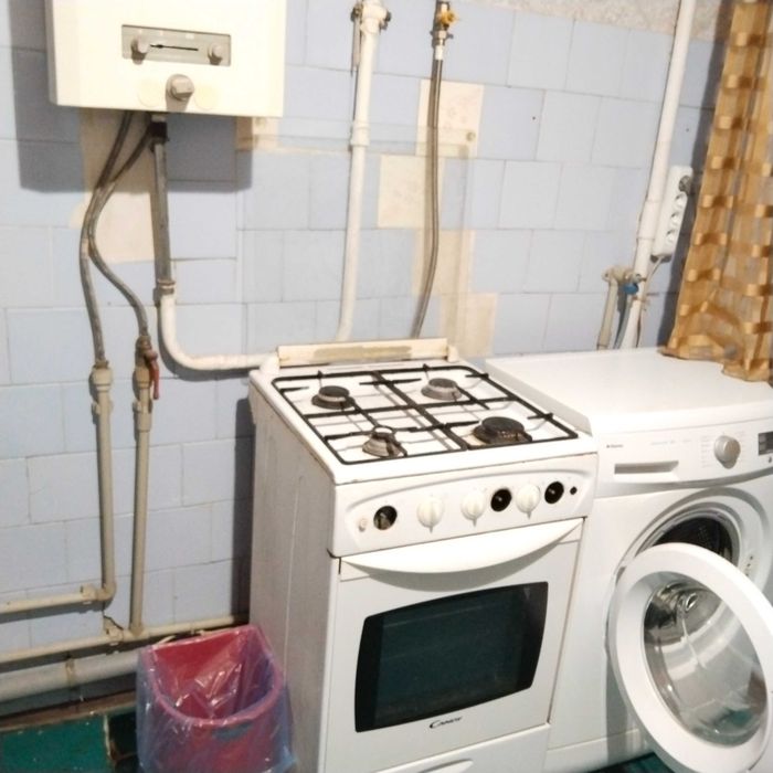 Сдаю 2-х кімнатну на Соцмісті на довготривалий  строк з технікою.