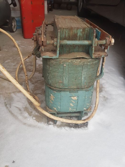 Електрозварка є підключення на різку і  зварювання .