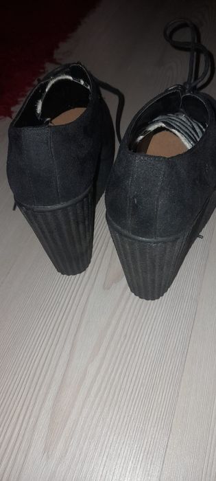 Sapatos cunha punk góticos