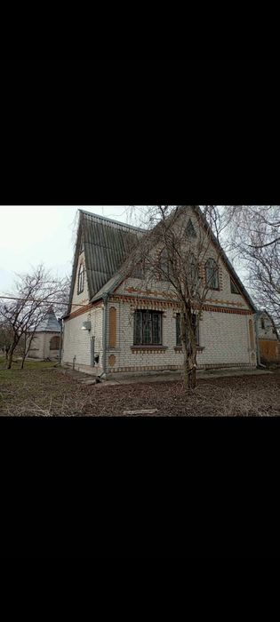 Продаж двоповерхового будинку