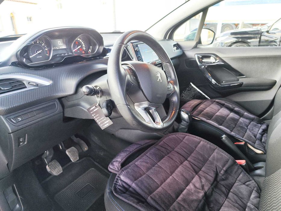 Peugeot 208 1.2 PureTech Signature / Style, Ano 2018