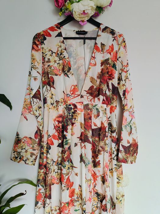 Sukienka elegancka długa maxi Prettylittlething40