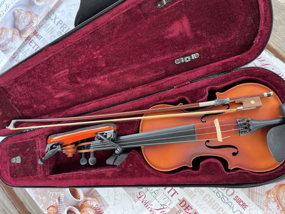 Скрипка в ідеальному стані.