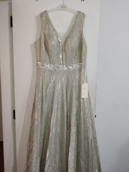 Vendo bonito vestido comprido de cerimonia.