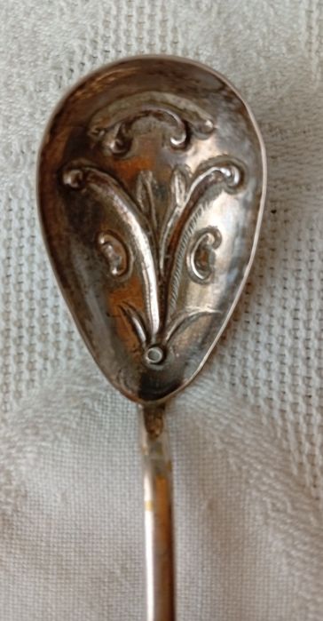 Antiga Colher de Prata Trabalhada com Haste Longa (Estilo Arte Nova) – 22g