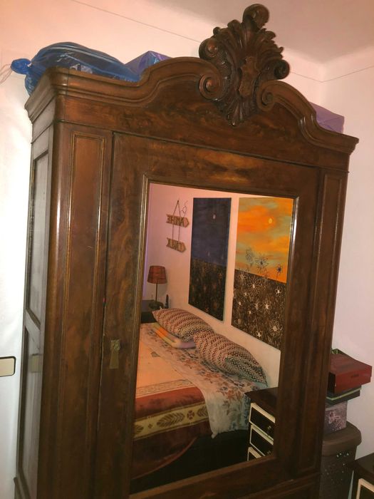 Roupeiro antigo espelhado