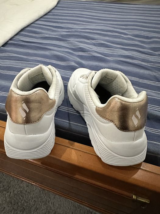 Sapatilhas skechers novas T. 33