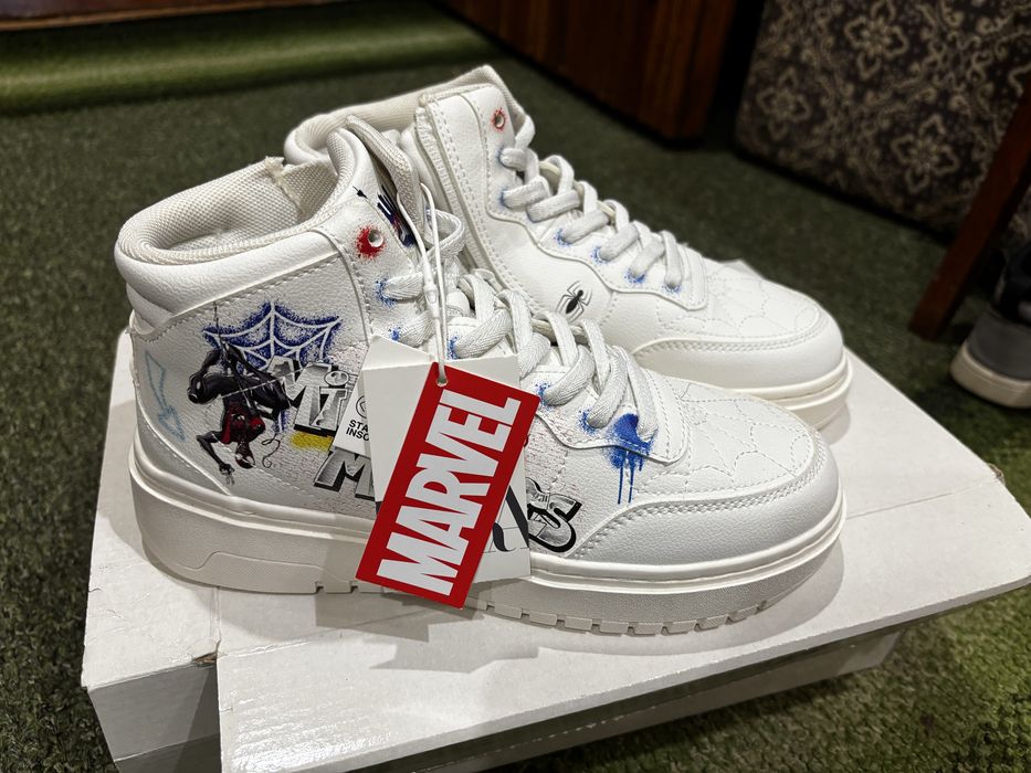 кросівки zara marvel