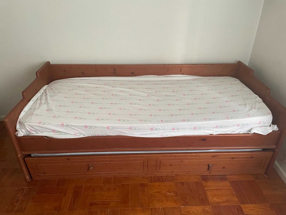 Cama Dupla com Colchões