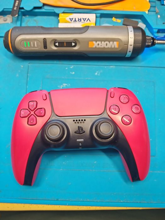 Kontroler DualSense czerwony – analogi TMR