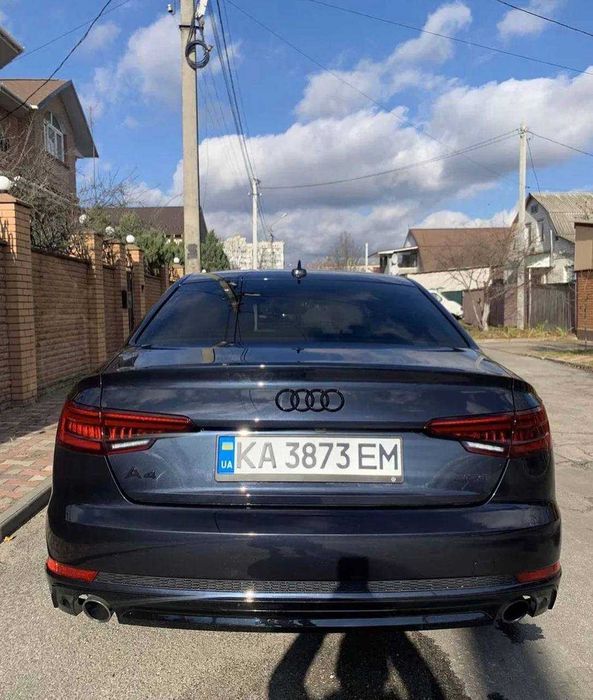 Продам Audi A4 2018