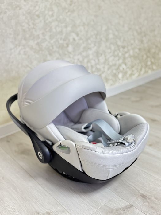 Cybex Cloud T Plus Off White