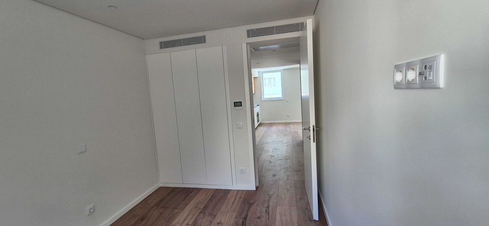 Quarto para estudantes/mestrados na Rua de Camões, junto Metro da Trindade