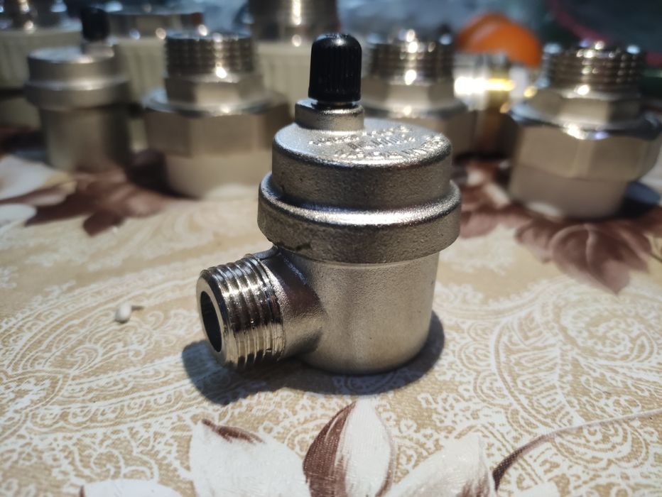 Воздухоотводчик автоматический