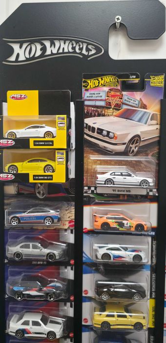 Zestaw Hot Wheels + 2 Tablici