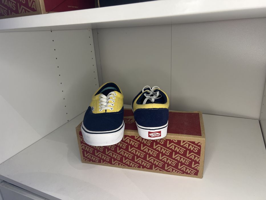 Comfycush  amarelo e azul escuro