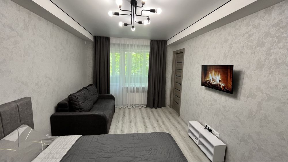 Подобово!Посуточно!Оренда!Затишна та чиста квартира!ЦЕНТР. 2-й ПОВЕРХ!