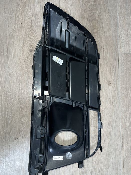 Решетки переднего бампера AUDI Q5 80A