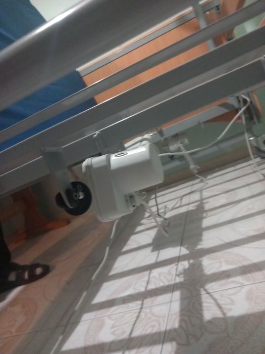 Cama articulada motorizada