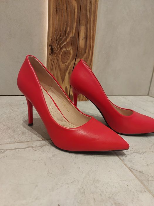 Продається взуття, лодочки  з екошкіри  38 р, маломірять