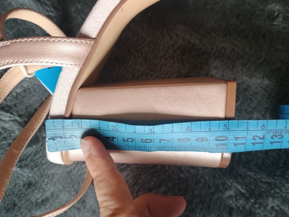 Sandały na wysokim obcasie klockowym mtng.