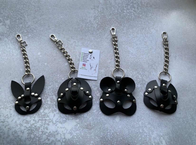 Брелок маска зая киця браслет