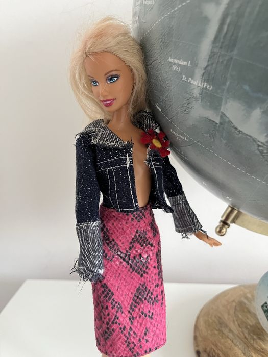 Vintage 1990 Barbie limbless